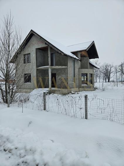 Casă individuală cu 4 camere cu Teren 500 Mp în Beclean