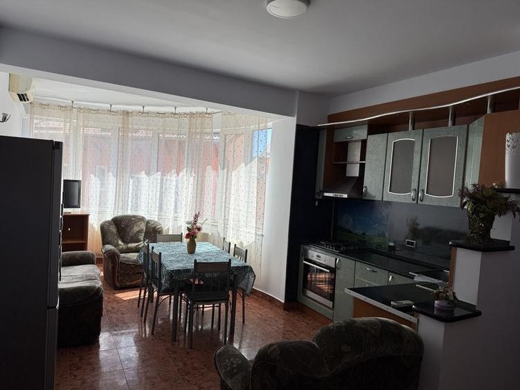 Apartament cu 3 camere decomandat în Central