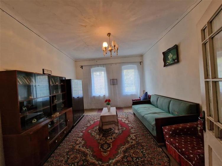 Casă individuală cu 10 camere cu Canalizare în Muncitoresc