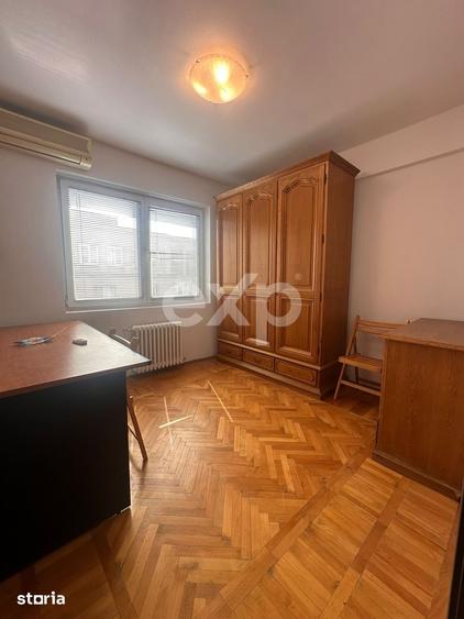 Apartament cu 3 camere semidecomandat în Centrul Civic