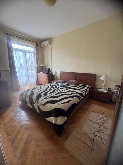 Apartament cu 3 camere semidecomandat, mobilat în Peninsula