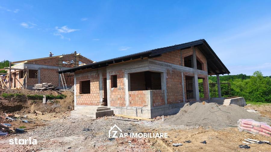 Casă cu 4 camere cu Teren 700 Mp în Livezeni