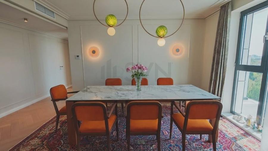 Apartament cu 5 camere semidecomandat, mobilat în Băneasa