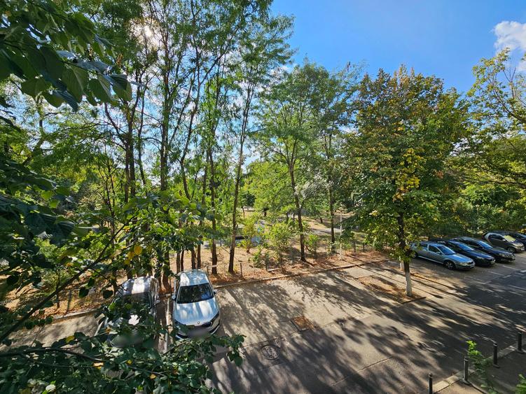 Apartament cu 2 camere semidecomandat în Lacul Tei