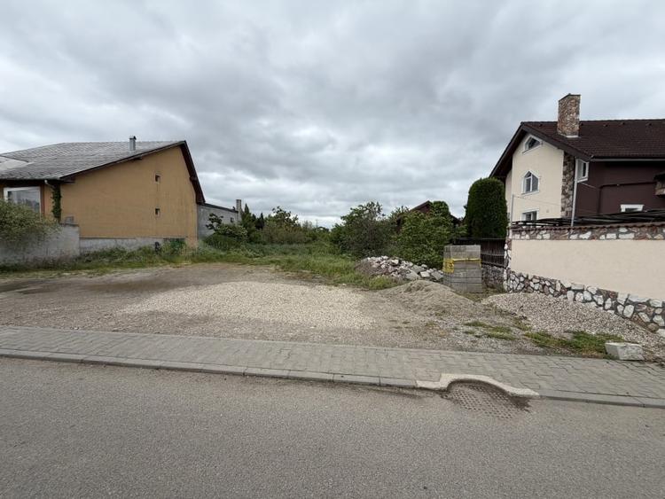 Teren Construcții intravilan de 2200 mp, în Cetate