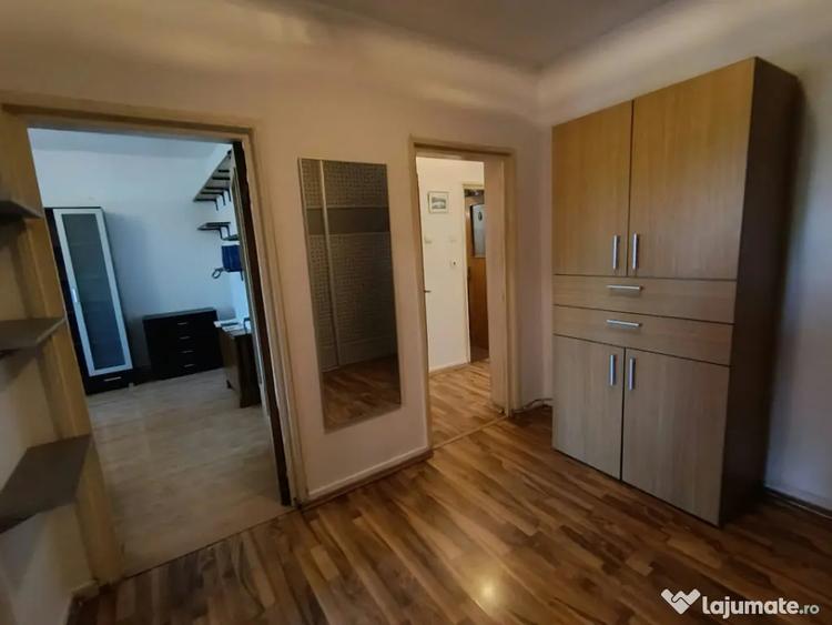 Apartament cu 3 camere decomandat în Săsar