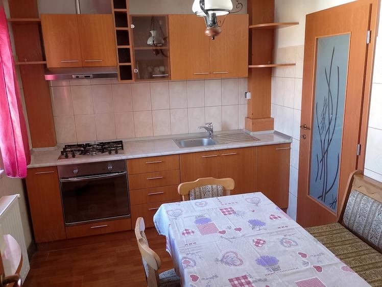 Apartament cu 2 camere decomandat în Tractorul