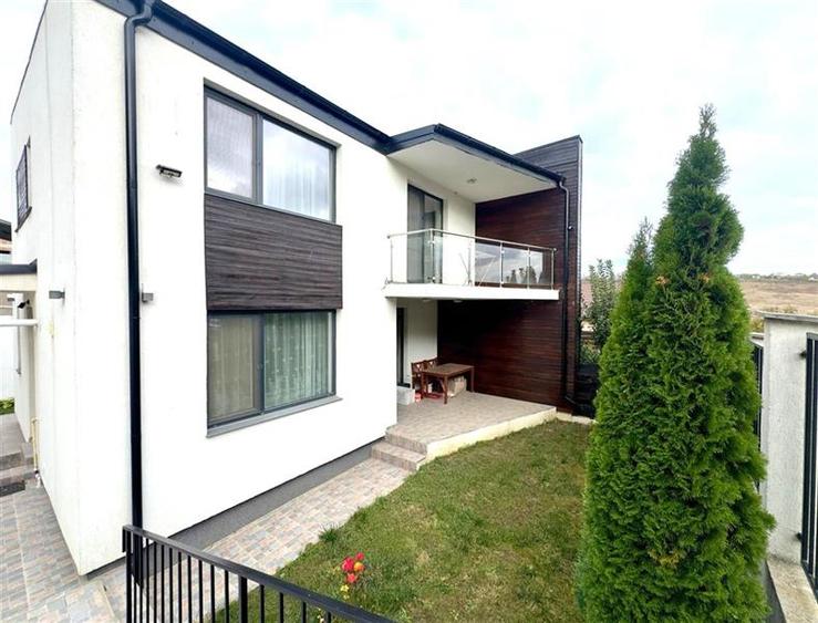 Duplex cu 4 camere cu Canalizare în Rediu