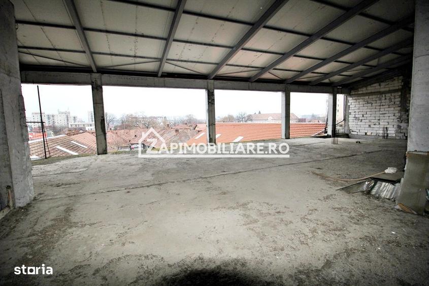 Spațiu comercial, de 2,250 mp, în Lefaia