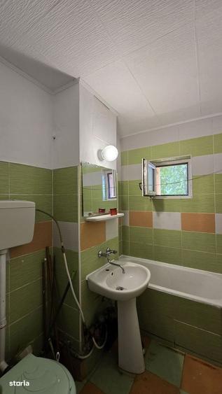 Apartament cu 3 camere decomandat în Vitrometan