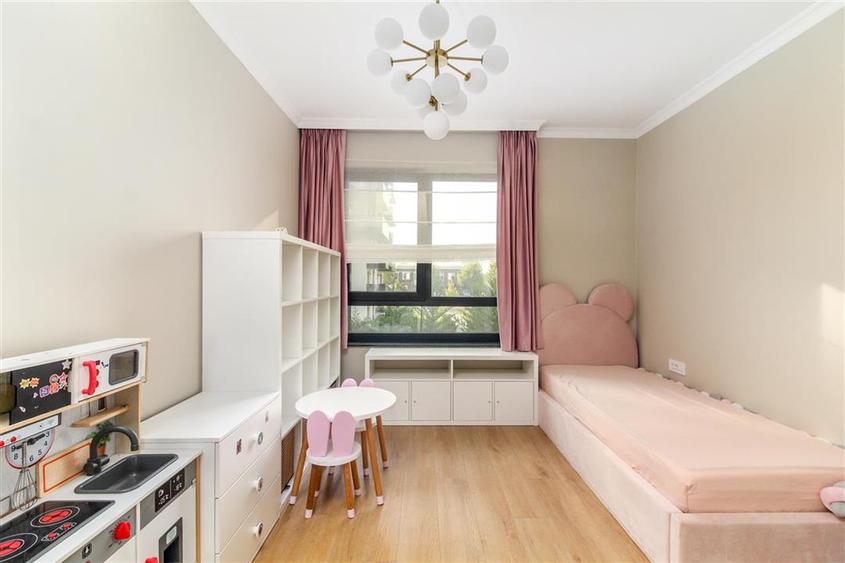 Apartament cu 3 camere semidecomandat în Gară