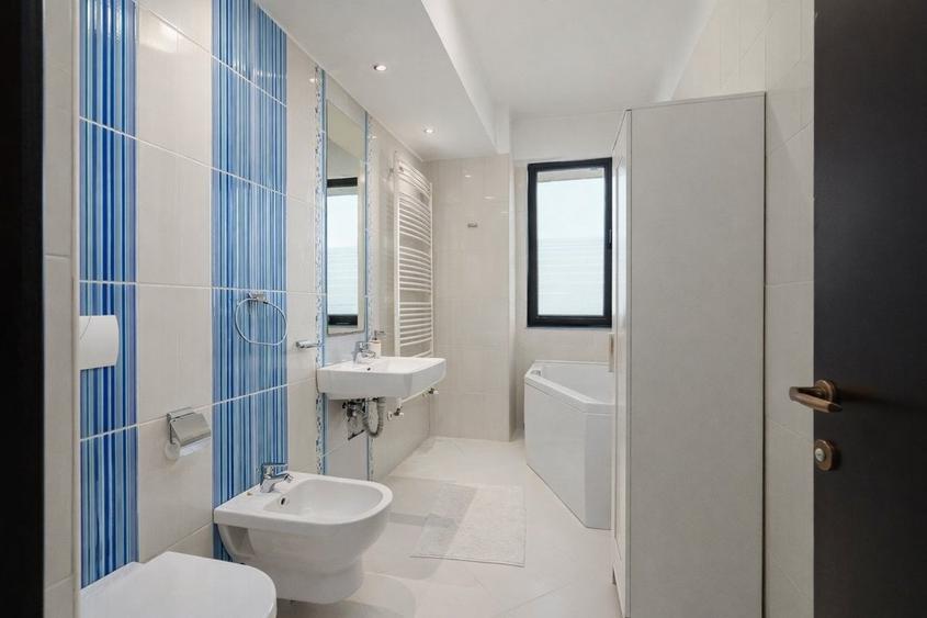 Apartament cu 4 camere semidecomandat în Central