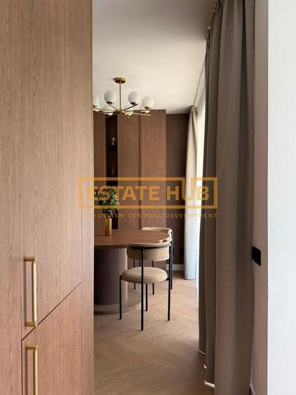 Apartament cu 3 camere semidecomandat, mobilat în Central