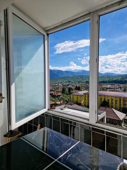 Apartament cu 2 camere decomandat în Petros