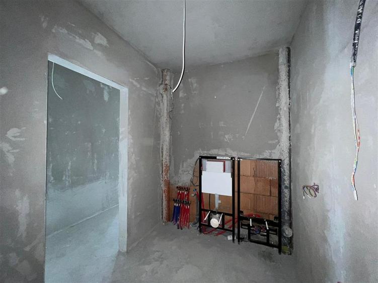 Penthouse cu 3 camere semidecomandat în Orașul Vechi