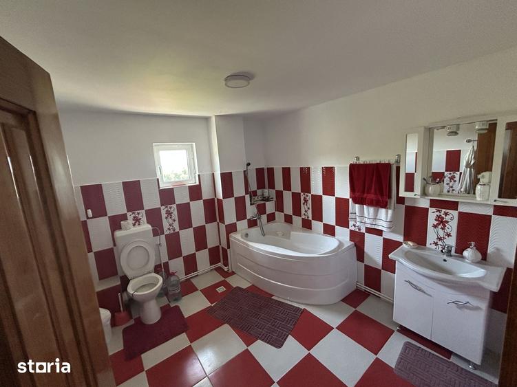 Casă cu 3 camere cu Teren 2496 Mp în Băbana