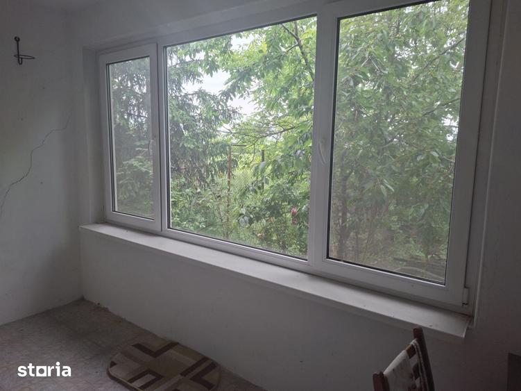 Casă cu 10 camere cu Teren 1200 Mp în Bucov
