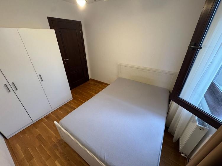 Apartament cu 4 camere semidecomandat, mobilat în Est
