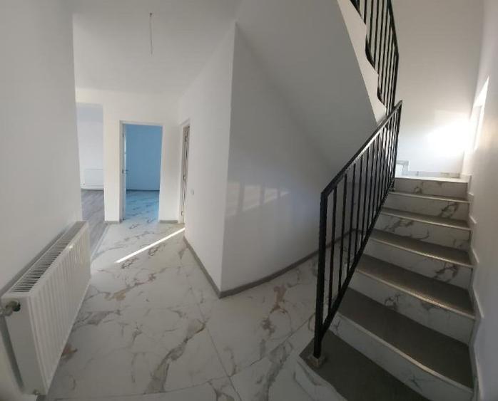 Casă cu 4 camere cu Teren 237 Mp în Central