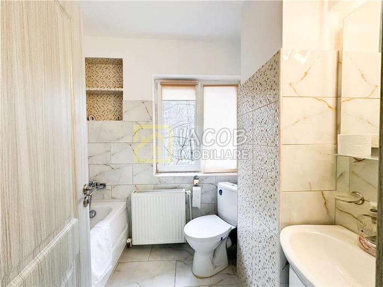 Apartament cu 3 camere semidecomandat în 9 Mai