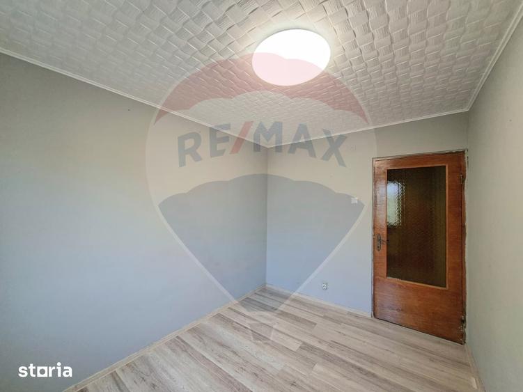 Apartament cu 3 camere semidecomandat în Romanilor