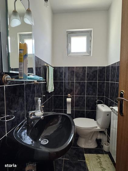 Casă cu 4 camere cu Canalizare în Lazu