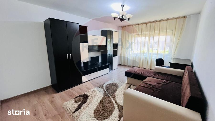 Apartament cu 3 camere, mobilat în Decebal