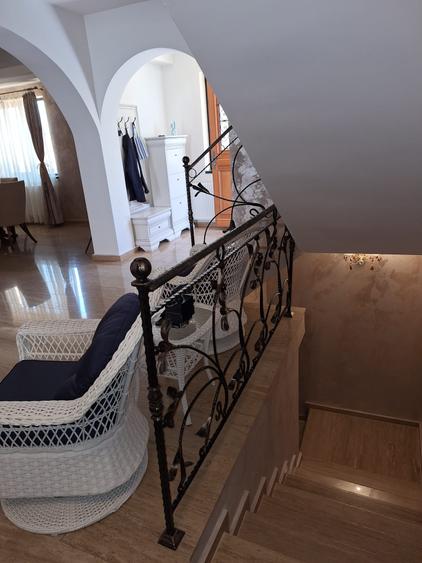 Casă cu 4 camere cu Garaj în Agigea