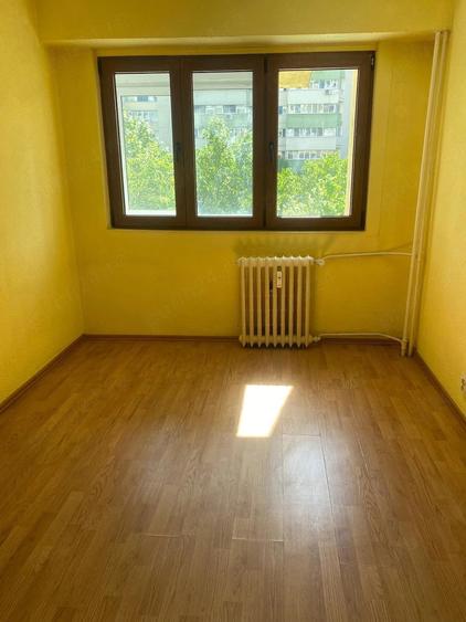 Apartament cu 4 camere decomandat în Pantelimon