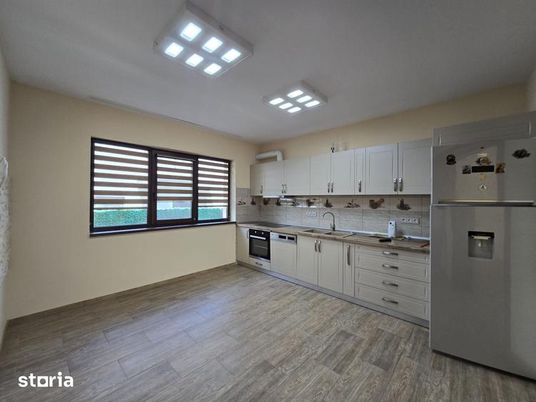 Casă cu 6 camere cu Teren 700 Mp în Tăuți