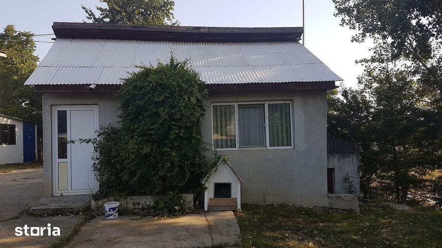 Spațiu comercial, de 414 mp, în Mărăcineni