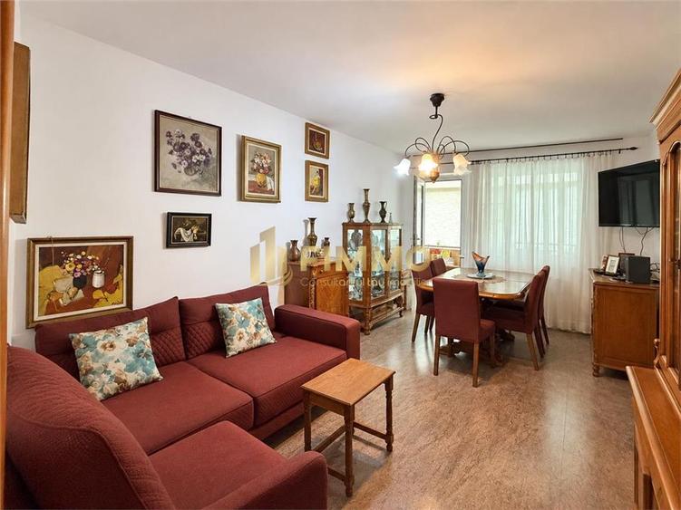 Apartament cu 4 camere decomandat în Central