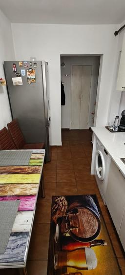 Vand in Nord,bloc cubulet ,et1,ap2camere decomandat,pret 68000 euro neogociabil. - 9