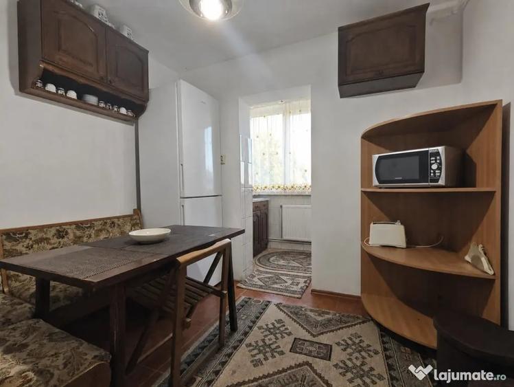 Apartament cu 3 camere decomandat în Girocului