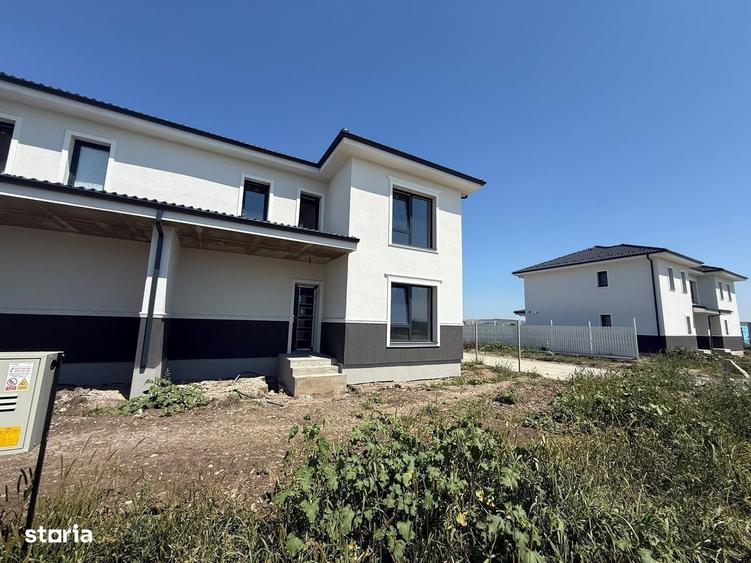 Casă cu 4 camere în Șura Mică