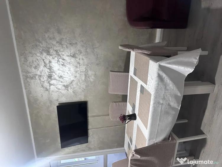 Apartament cu 4 camere decomandat în Titan