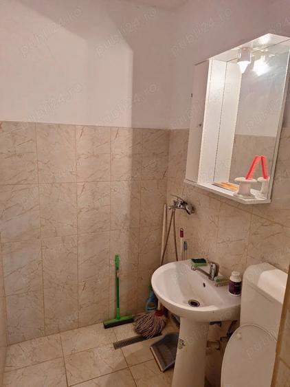 Apartament cu 4 camere decomandat, mobilat în Central