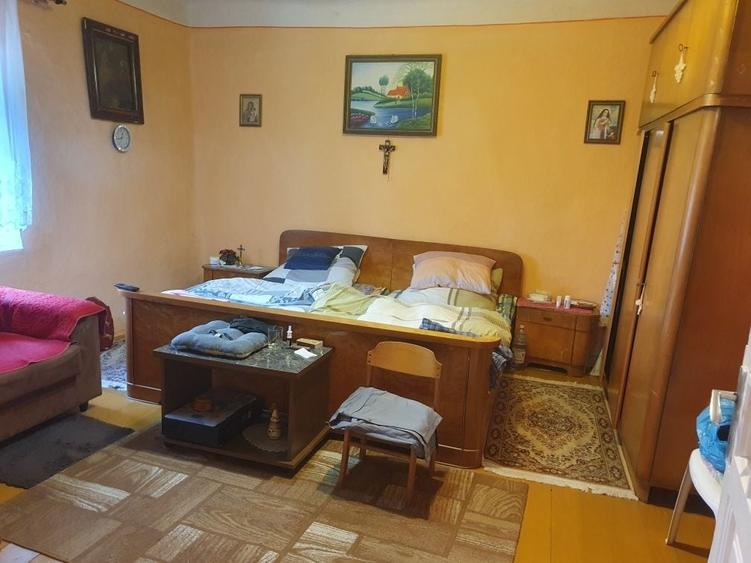 Casă cu 3 camere în Pustiniș