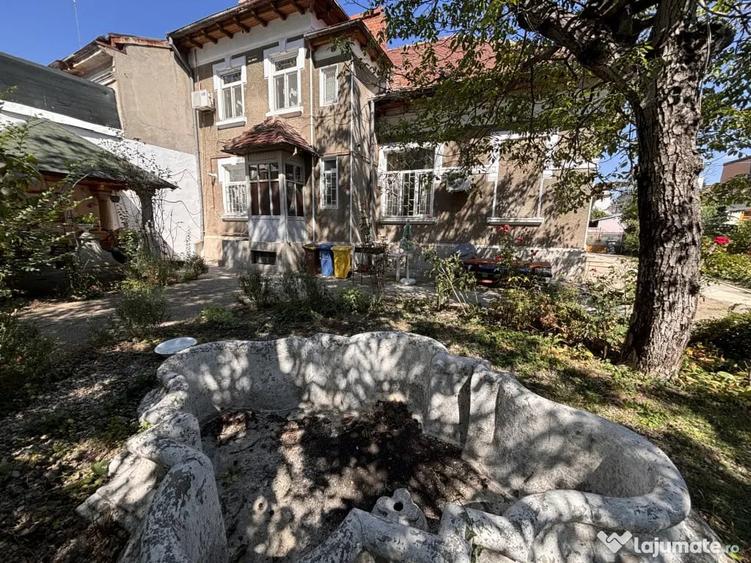Casă cu 7 camere cu Teren 1030 Mp în Foișorul de Foc
