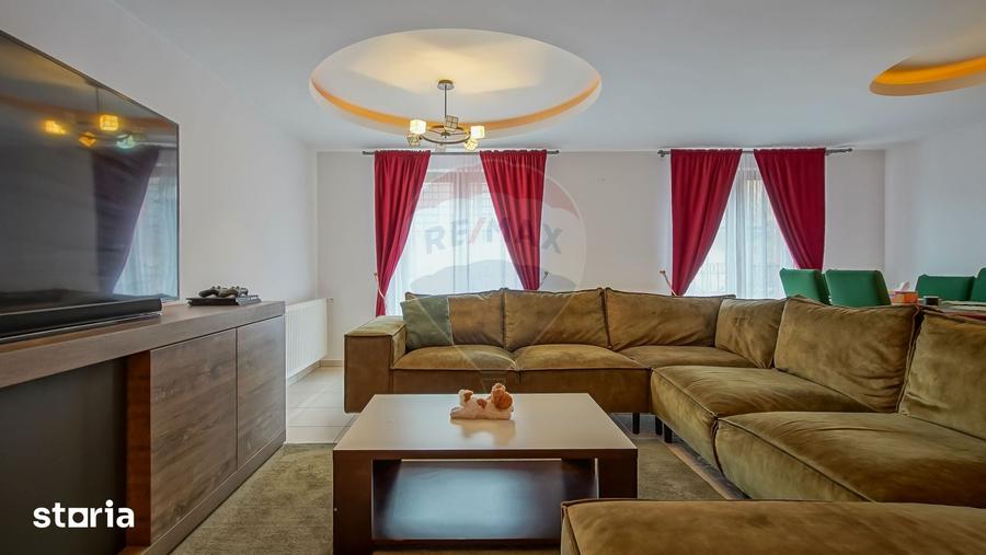 Casă cu 7 camere cu Teren 300 Mp în Central