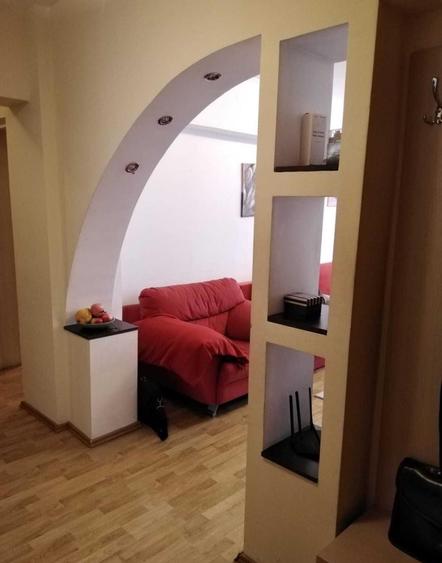Apartament cu 3 camere decomandat, mobilat în Drumul Taberei