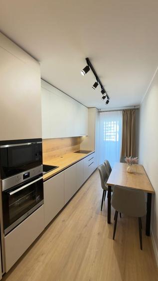 Apartament cu 2 camere semidecomandat, mobilat în Florești