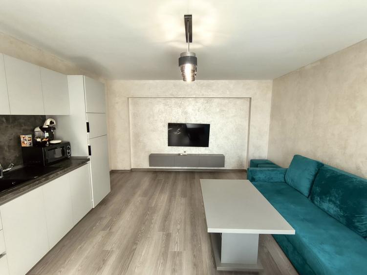 Apartament cu 3 camere, mobilat în Faleza Nord