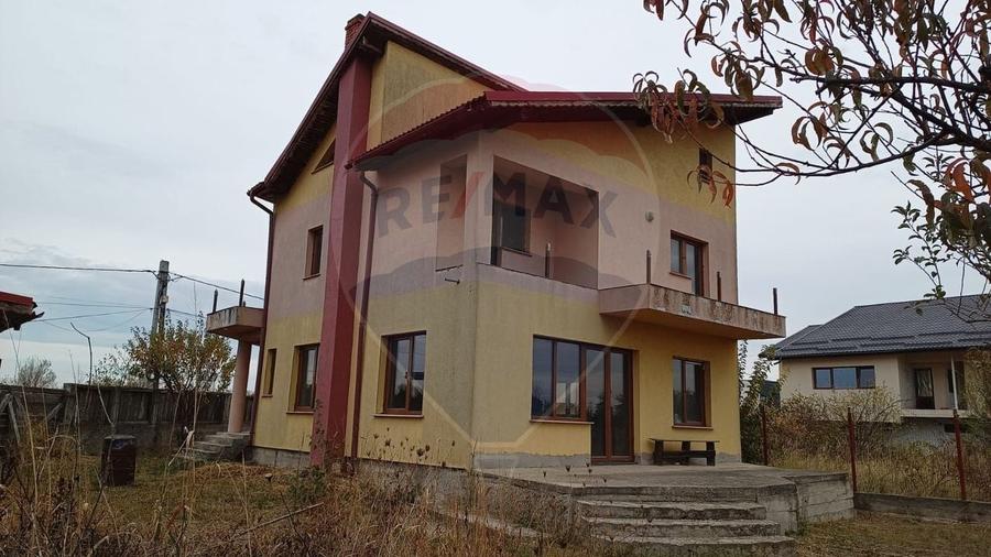 Casă individuală cu 5 camere cu Teren 570 Mp în Săftica