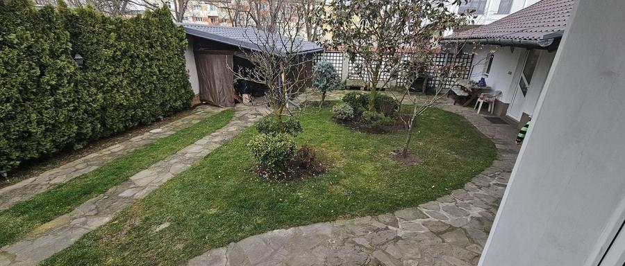 Casă individuală cu 6 camere cu Garaj în Cetate