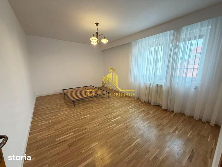 Casă cu 6 camere cu Teren 350 Mp în Andrei Mureșanu