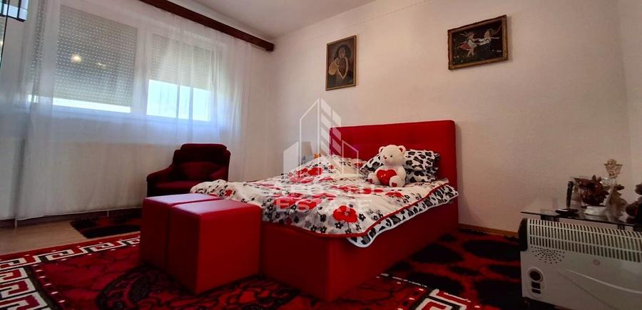 Casă individuală cu 5 camere cu Canalizare în Sud