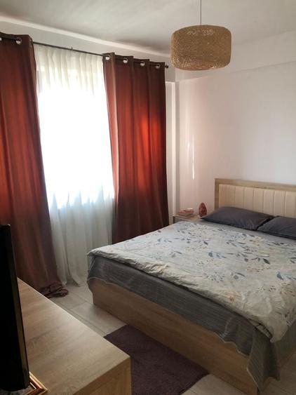 Apartament cu 3 camere semidecomandat în Pielești