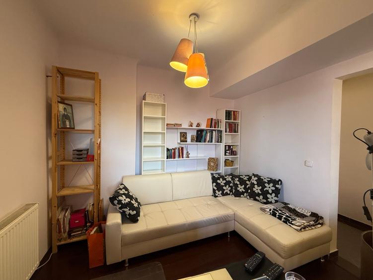 Apartament cu 2 camere semidecomandat în 1 Mai