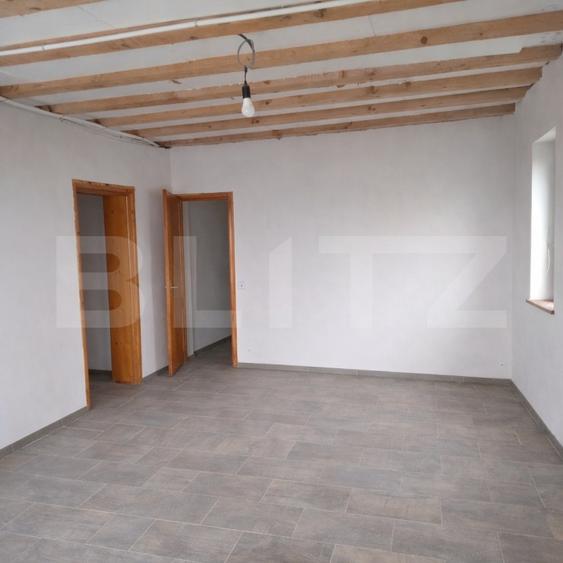 Casă individuală cu 5 camere cu Teren 556 Mp în Stupini